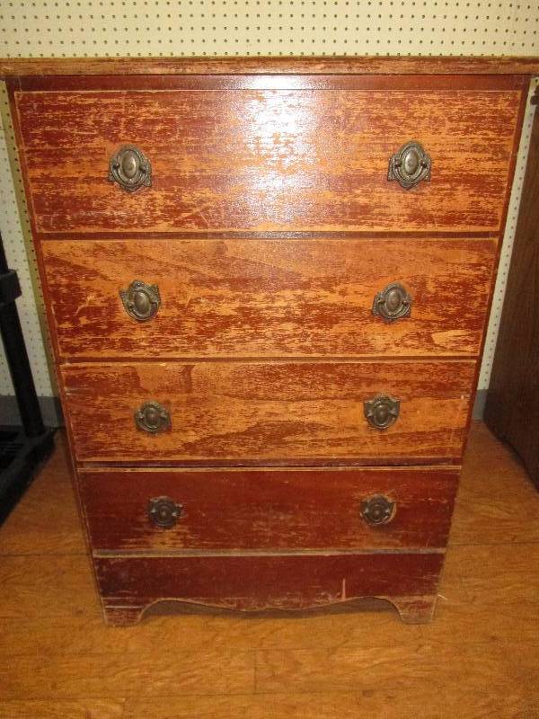 lot 16 image: 4 Drawer Dresser with Old Handles 25 12 X 13 12 X 36