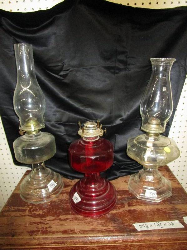 lot 17 image: 3 Vintage Oil Lamps