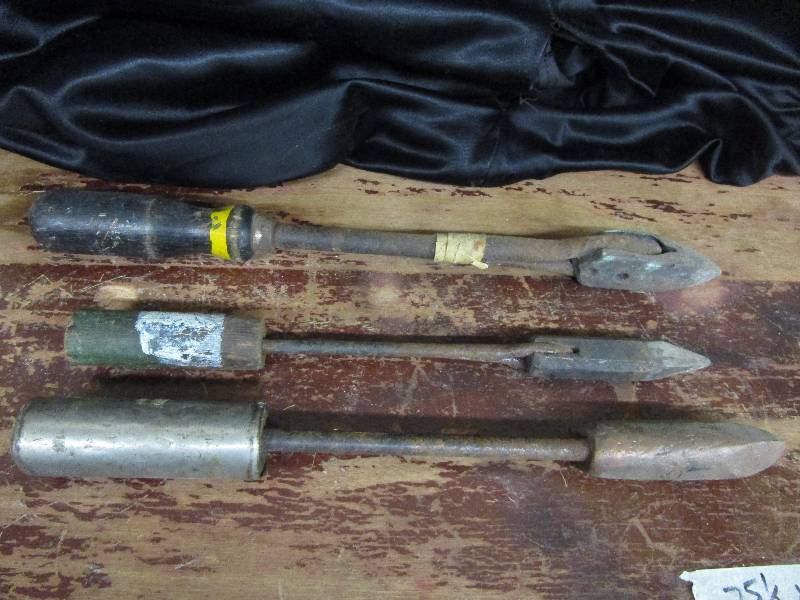 lot 23 image: 3 Tools