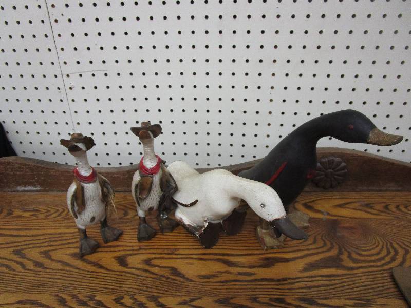 lot 28 image: 4 Wood Duck Dcor