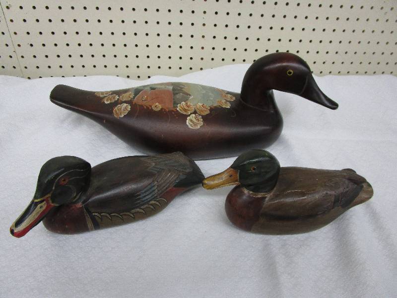 lot 34 image: 3 Wood Ducks