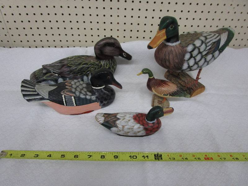 lot 35 image: 5 Wood Ducks