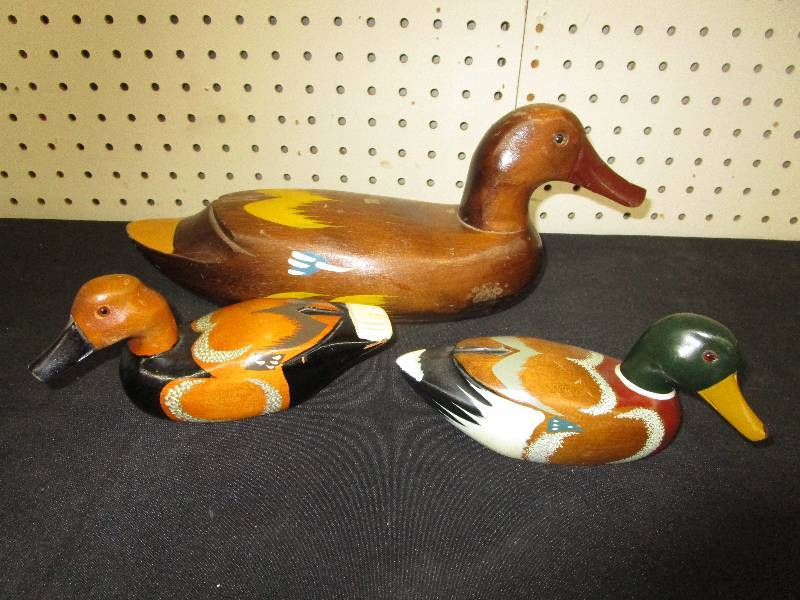 lot 41 image: 3 Wood Ducks
