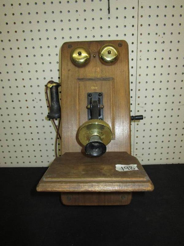 lot 43 image: Wood Country Bell Telephone and Radio