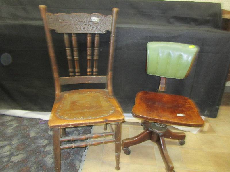 lot 44 image: 2 Chairs, 1 is Old Office Chair