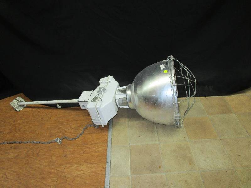 lot 55 image: Large Light 58