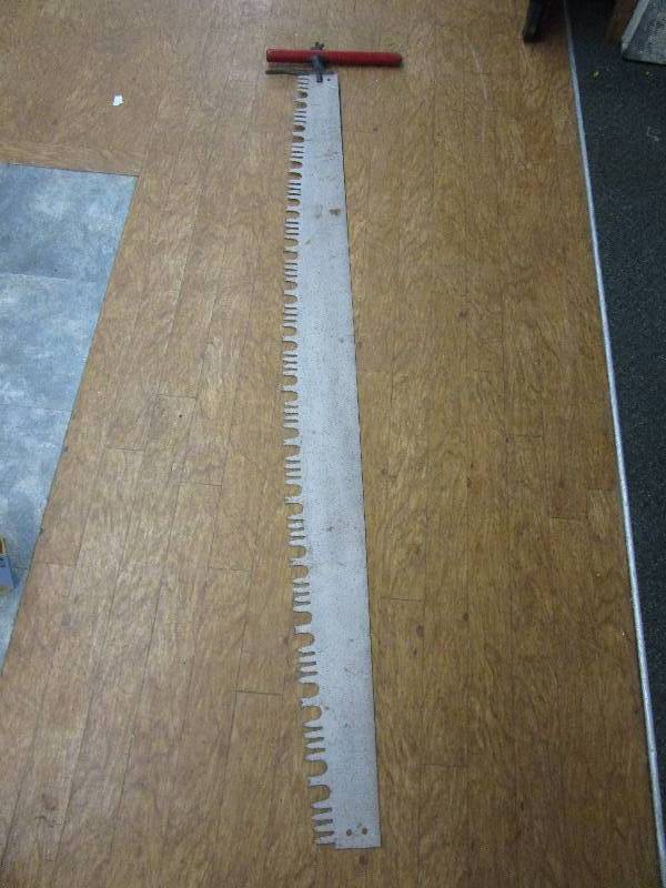 lot 62 image: 2 Man Hand Saw 71 long