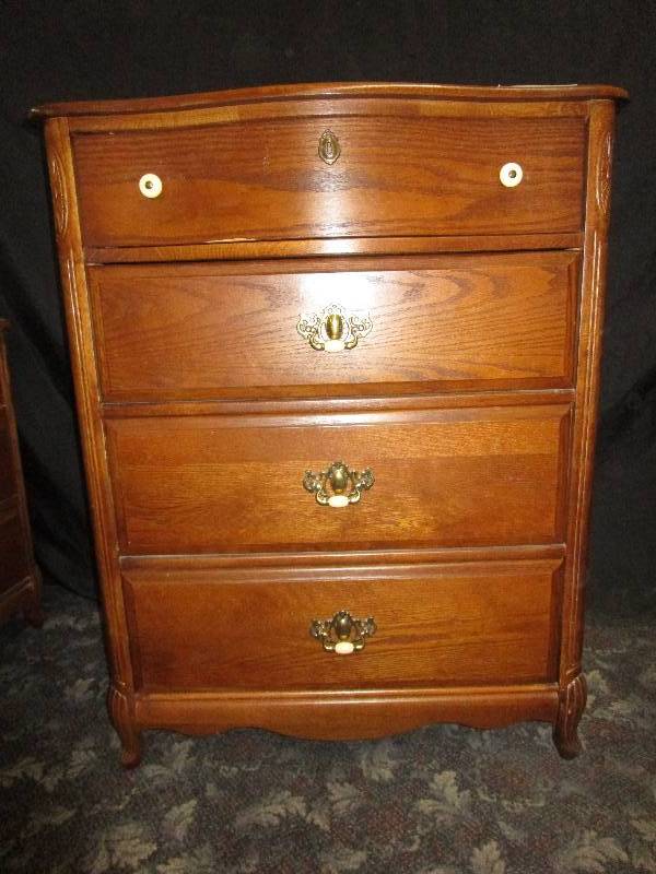 lot 71 image: 4 Drawer Dresser 30 X 20 X 12