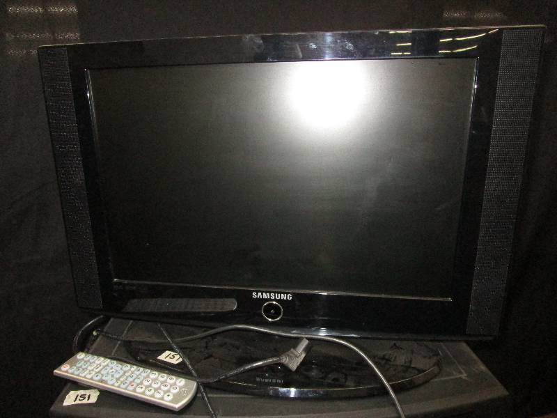 lot 85 image: 22 Samsung flatscreen tv