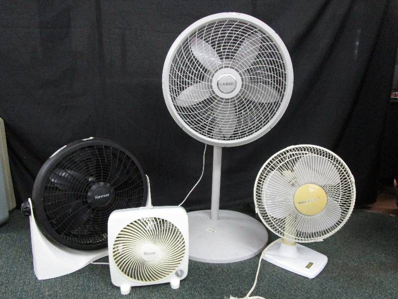 lot 90 image: 4 fans all different sizes