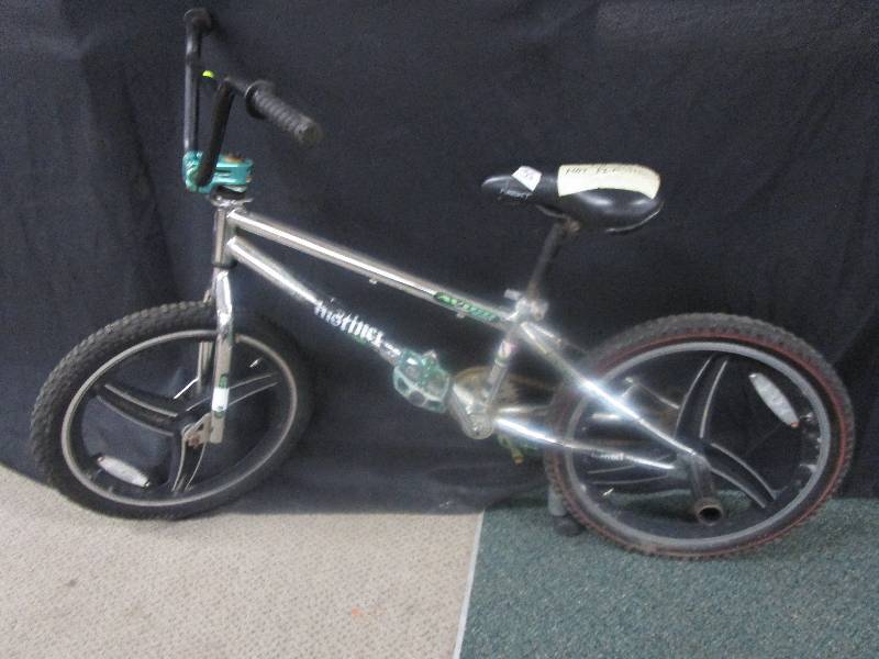 lot 94 image: Abigo Kids Bike Aluminum rims not plastic