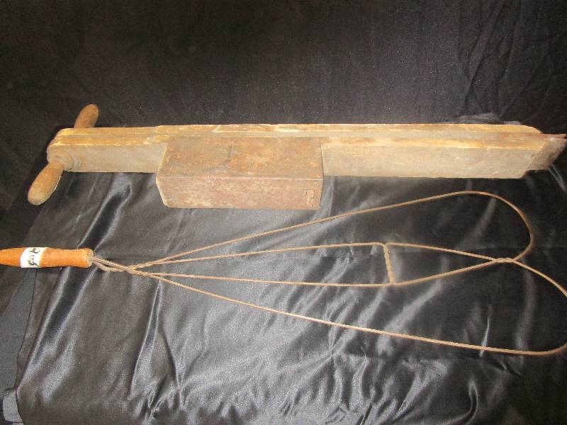 lot 109 image: Planter and Rug  Beater