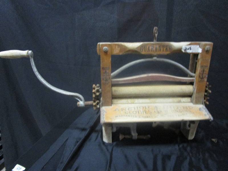 lot 110 image: Washer Wringer Lovell Manufacturing Co Erie PA US (Guarantee Anchor Brand)(No. 5520)
