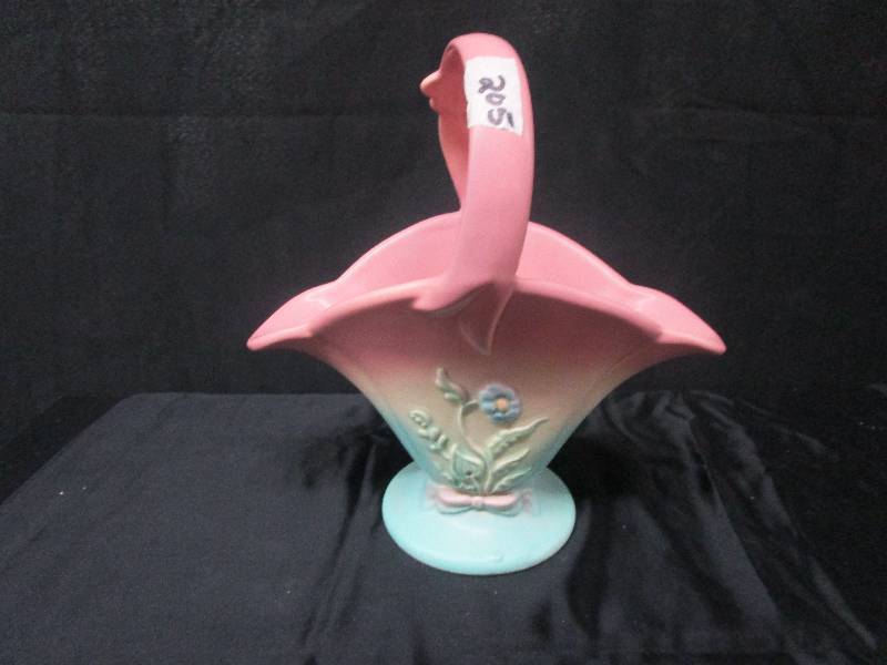 lot 113 image: Hull Vase 11 Tall 10 Wide