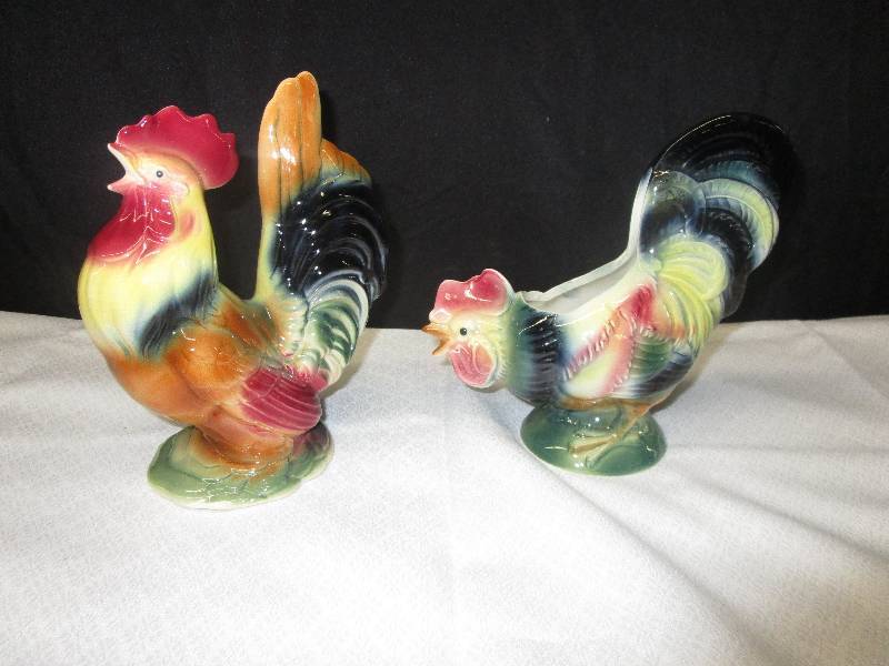 lot 119 image: 2 Royal Copley Chickens 8 12 High (Rooster), 8 High (Hen)
