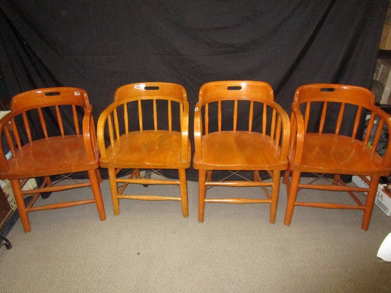 lot 137 image: 4 Heavy Duty Captains Chairs (Large Seat)