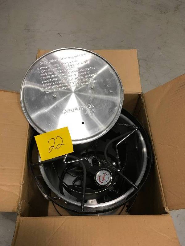 lot 22 image: RiverGrill 30 Qt. Turkey Fryer Package