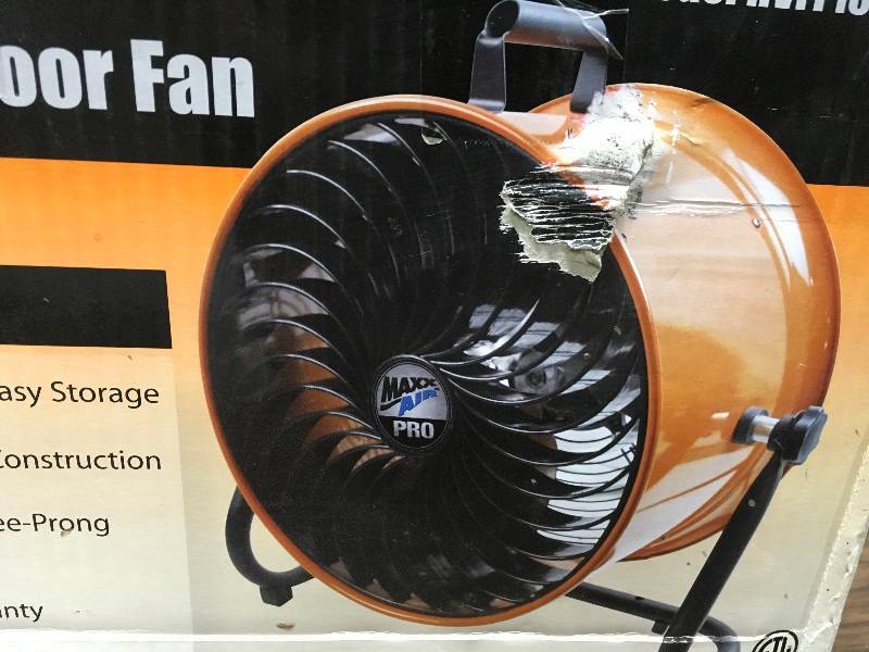 lot 32 image: Commercial Electric 16 in. Direct Drive Turbo Fan  in good working condition