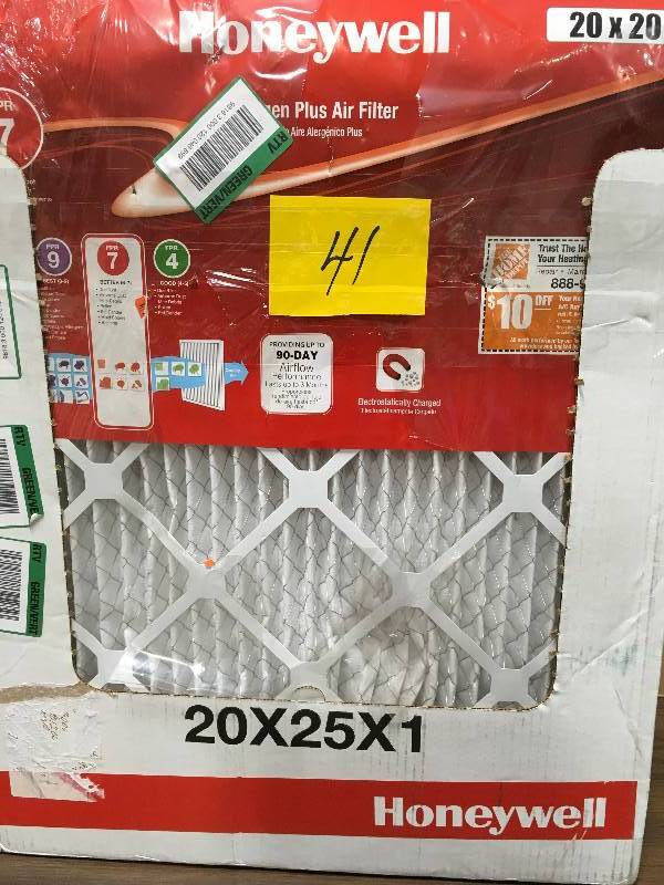 lot 41 image: Honeywell 20 in. x 25 in. Allergen Plus Pleated Air Filter (Case of 12)