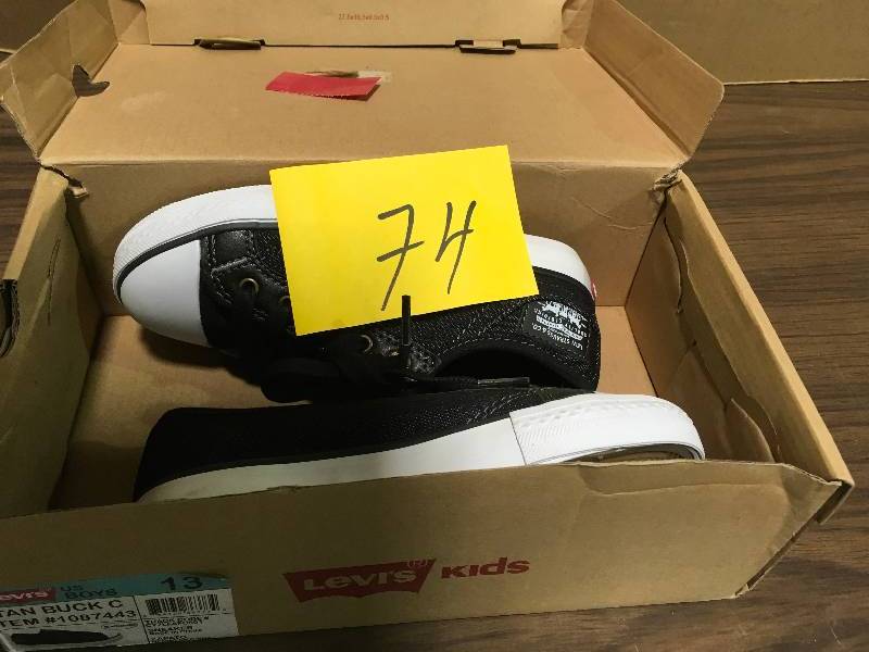 lot 74 image: Levis Black Denim Boys Stan Buck Canvas Sneakers Size 13