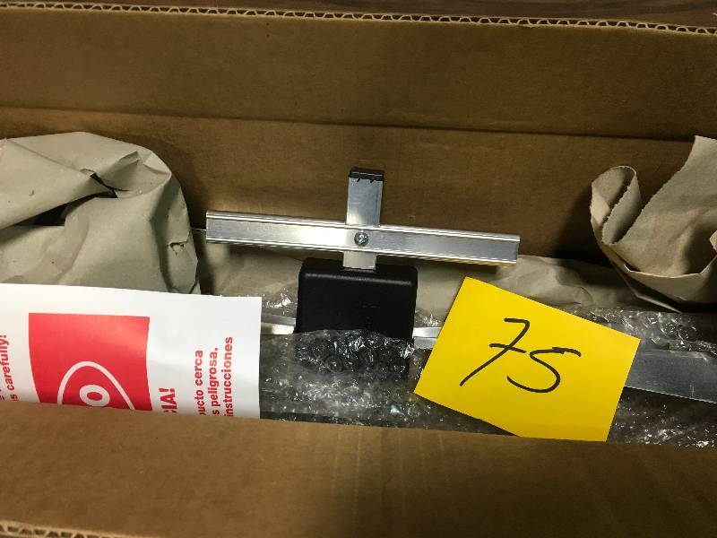 lot 75 image: Digitenna DUV-M VHFUHF HIBAND DIGITAL ANTENNA METRO ANTENNA 22IN X 33IN X4IN