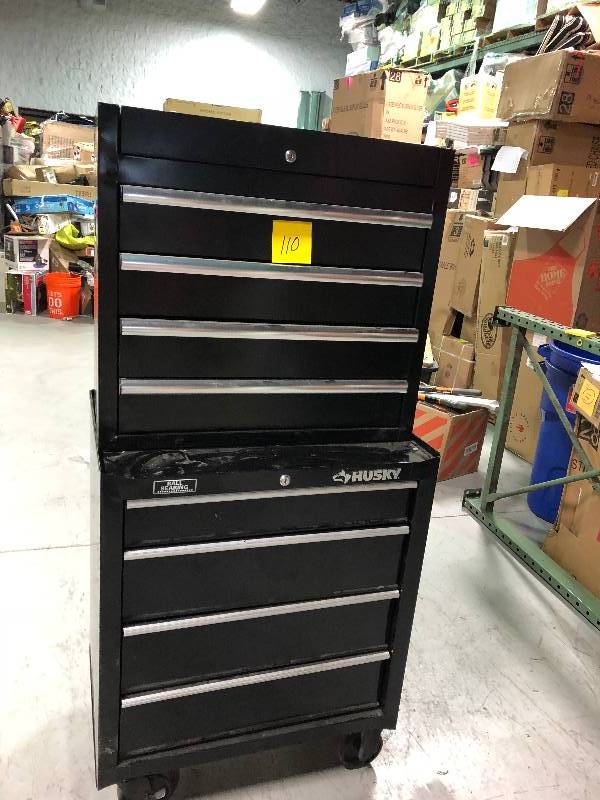 lot 110 image: HUSKY 26-inch W  Tool Chest & Cabinet Combo in good conditions