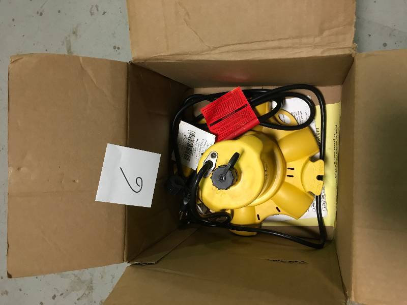 lot 6 image: WAYNE 0.16 HP WaterBUG Submersible Utility Pump with Multi-Flo Technology  in good working condition