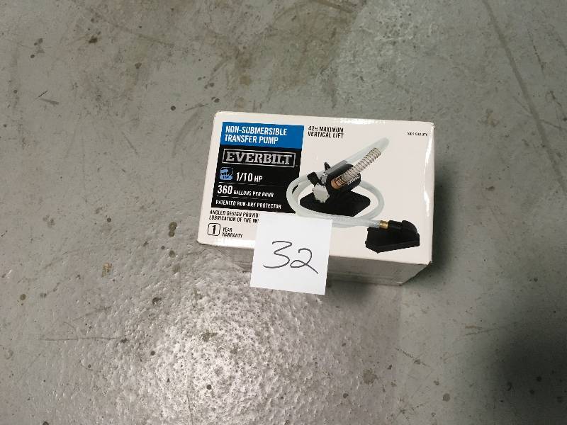 lot 32 image: EVERBILT 0.1 HP Non-Submersible Transfer Pump