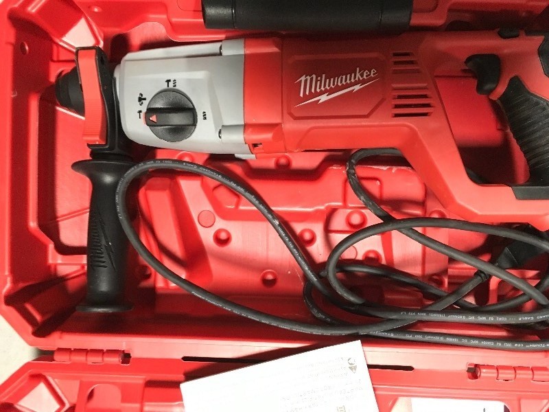 lot 101 image: Milwaukee 1 in. SDS D-Handle Rotary Hammer used in good working condition