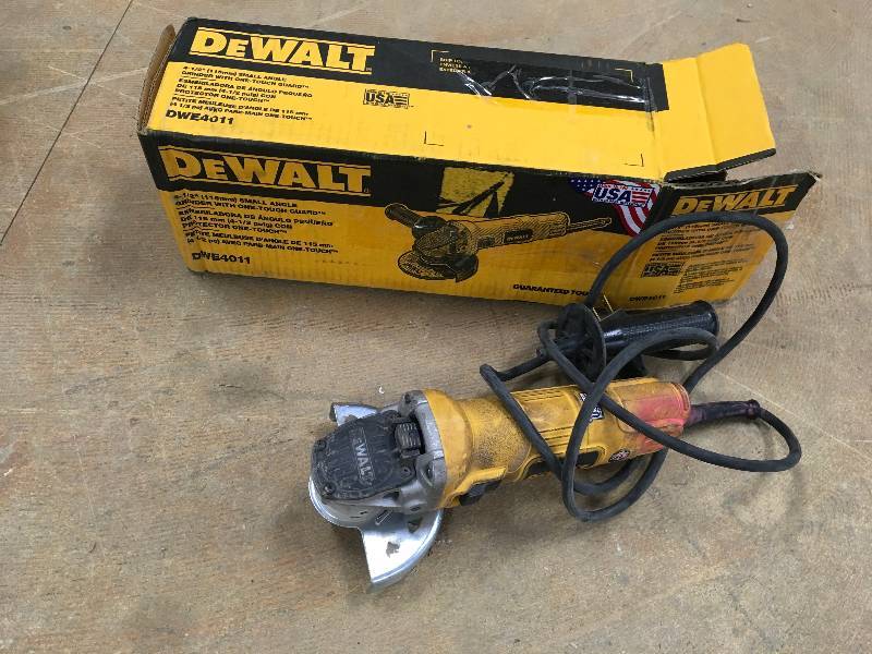 lot 10 image: Dewalt  7 Amp 4-12 in. Small Angle Grinder with 1-Touch Guard  Used in good working cond.