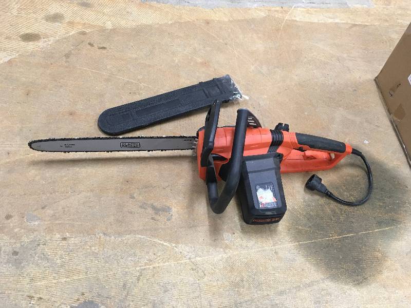 lot 12 image: Black & Decker 18 in. 15-Amp Corded Electric Chainsaw used in working conditions