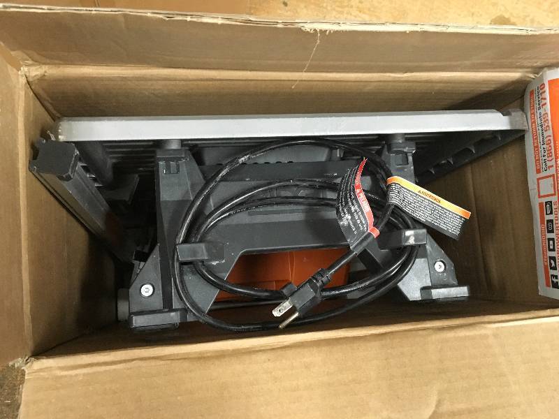 lot 14 image: Ridgid 120-Volt 7 in. Table Top Wet Tile Saw used in working conditions