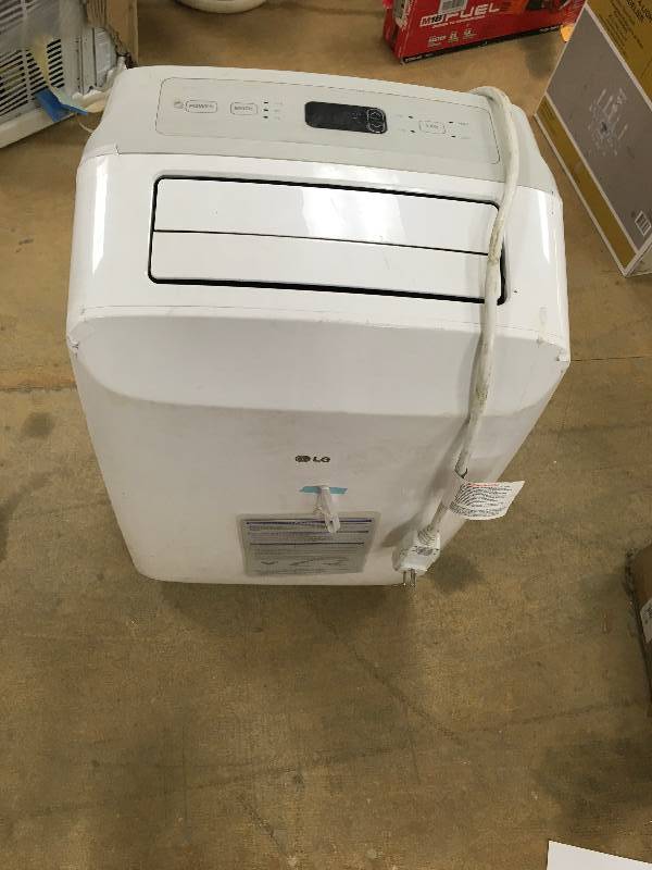 lot 35 image: LG 8,000 BTU (5,500 BTU,DOE), 115-Volt Portable AC w Dehumidifier Function  in working conditions