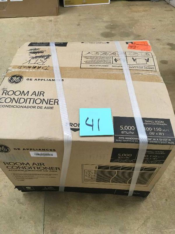 lot 41 image: GE 5,000 BTU 115-Volt Room Window Air Conditioner damage on the side not used working conditions