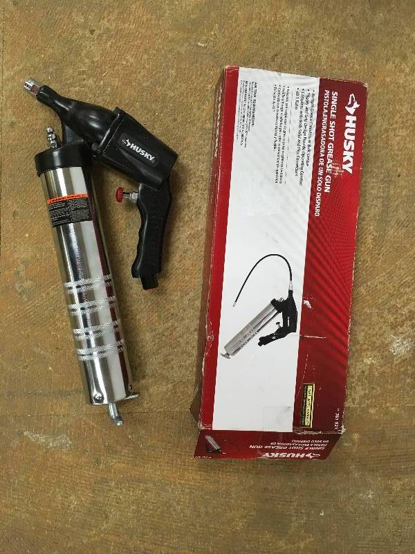 lot 52 image: HUSKY Single Shot Grease Gun in good conditions
