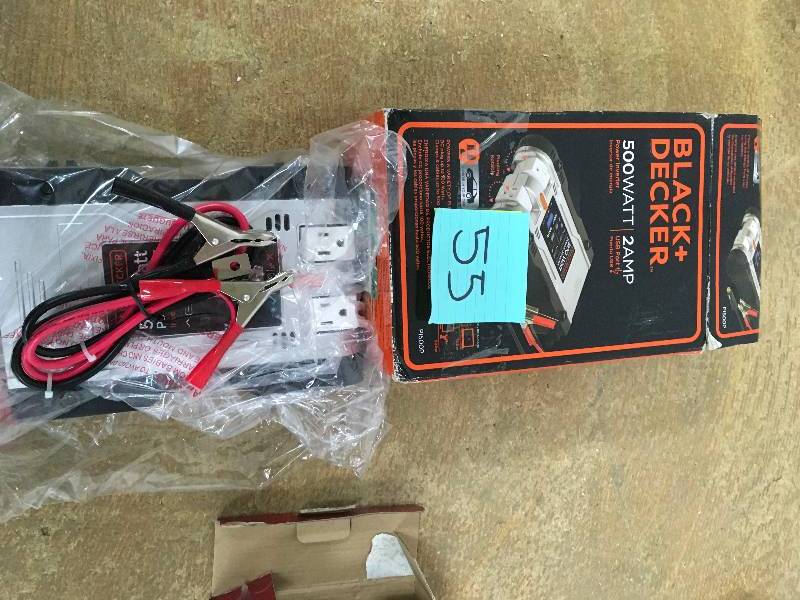 lot 55 image: Black & Decker 500-Watt Power Inverter in good conditions