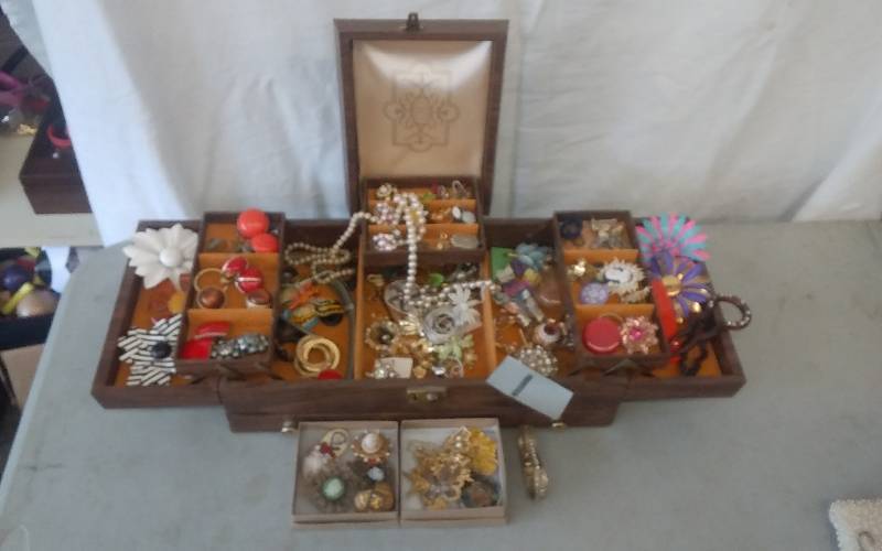 Vintage Jewelry Box With Contents