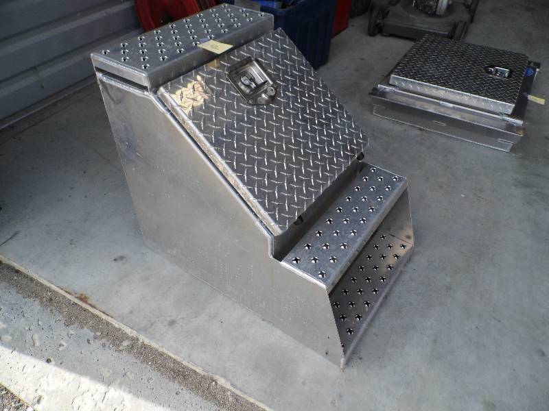 Diamond Plate Truck Box w Key