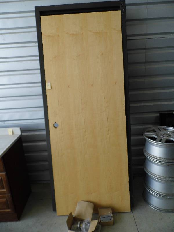 32 Wood Door wMetal Frame