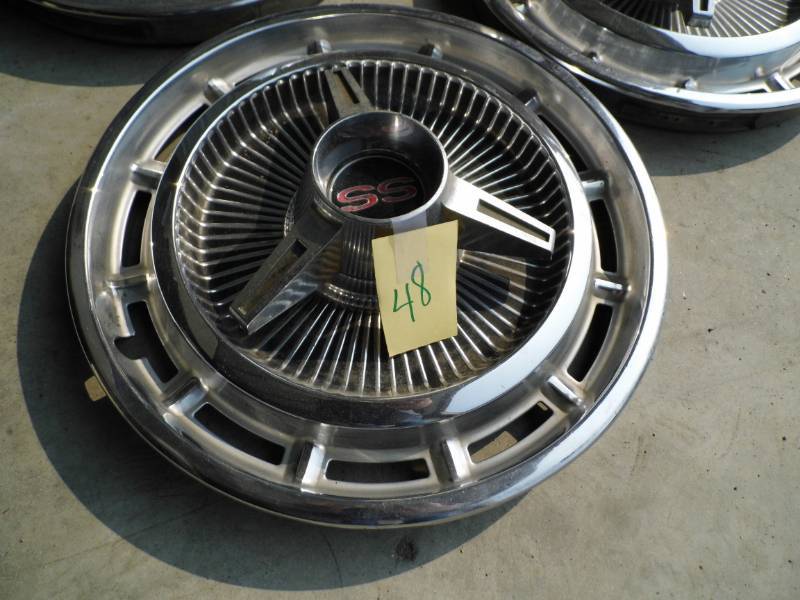 Lot of 3 Hubcaps