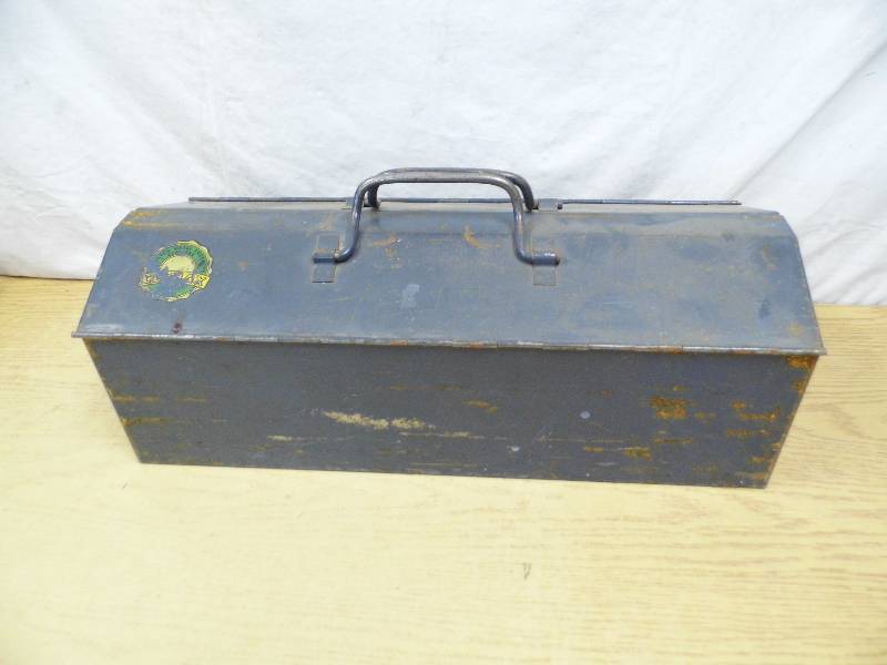 lot 14 image: Toolbox