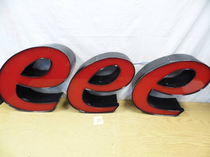 lot 39 image: Letter e