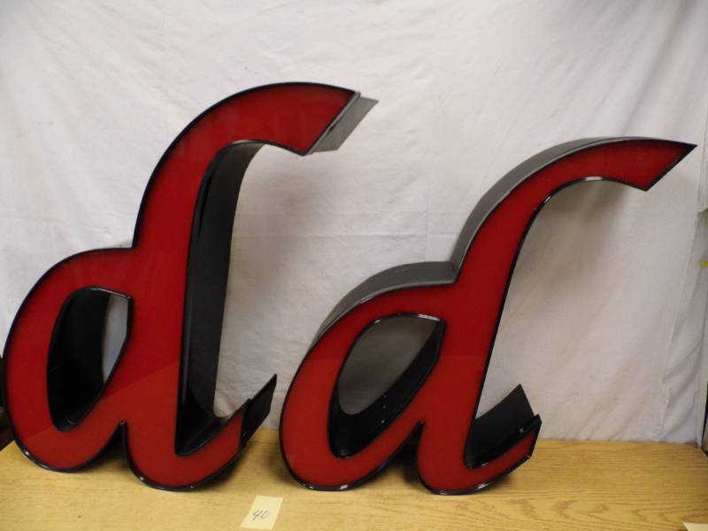 lot 40 image: Letter d