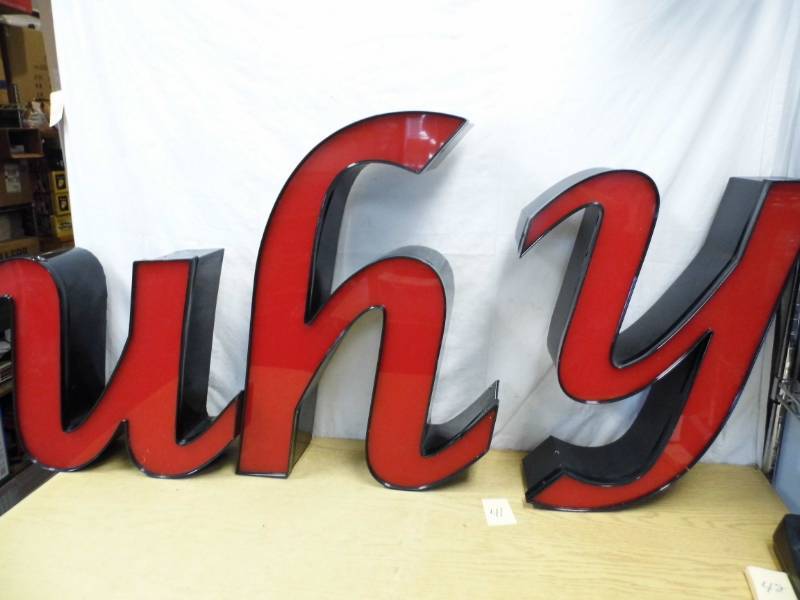 lot 41 image: Letter h or y and u