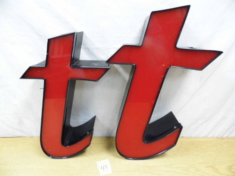 lot 43 image: Letter t