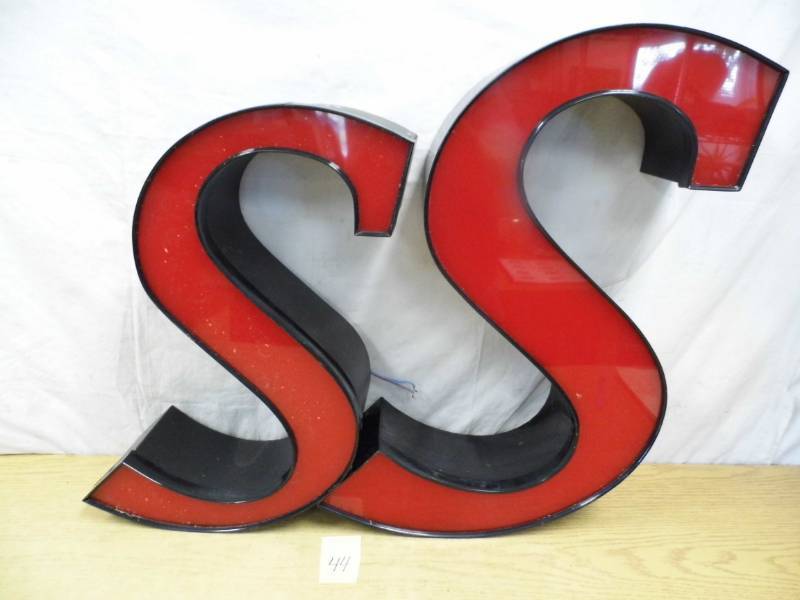 lot 44 image: Letter s