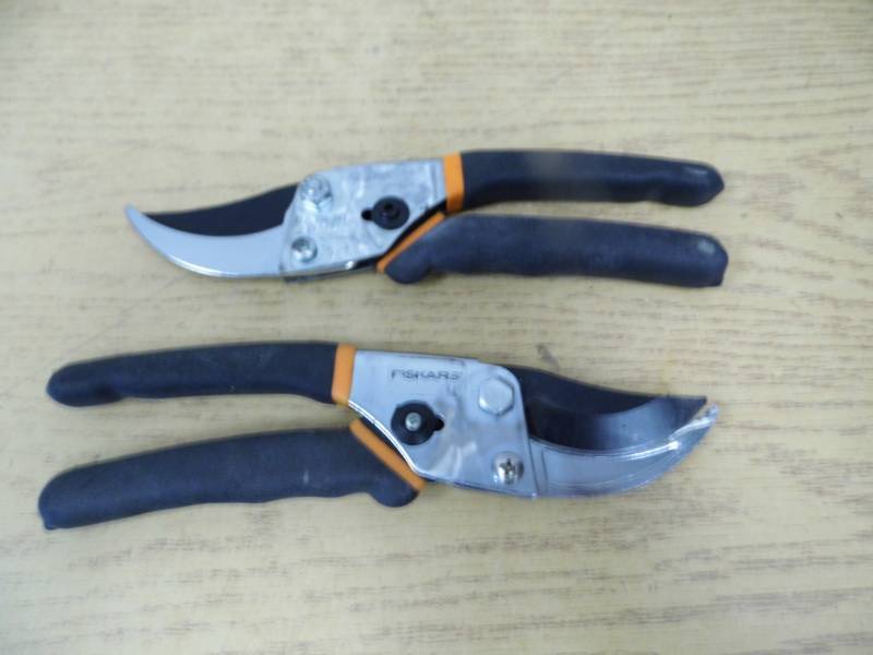 lot 48 image: 2 Pair Fiskars Cutters