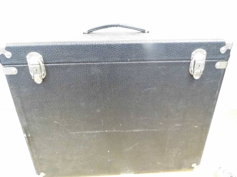 lot 59 image: Case