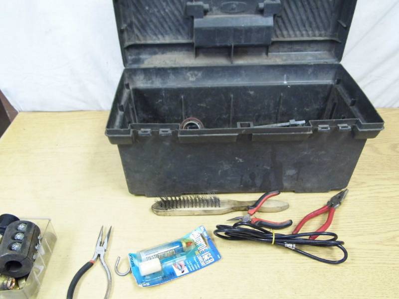 lot 63 image: Toolbox w Tools