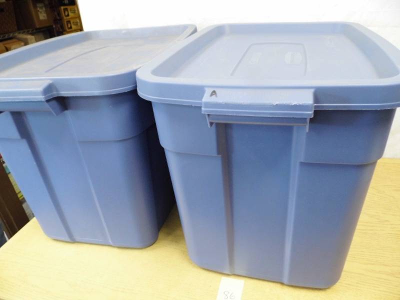lot 86 image: Lot of 2 Rubbmermaid Roughneck Totes
